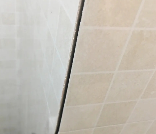 乐山瓷砖空鼓维修公司分享阳台瓷砖脱落的修复过程可以分为以下几个步骤